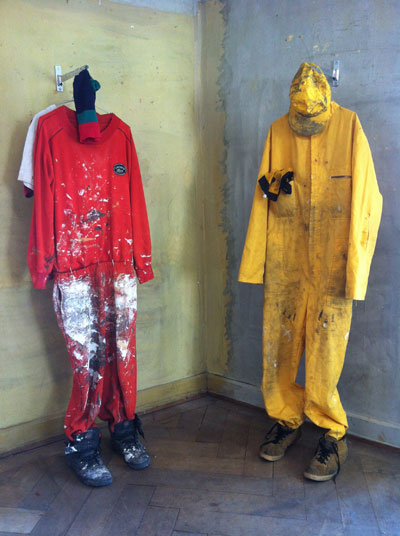 «Mayos Chleiderschrank», Proletarier I, Proletarier II, Installationsansicht message salon