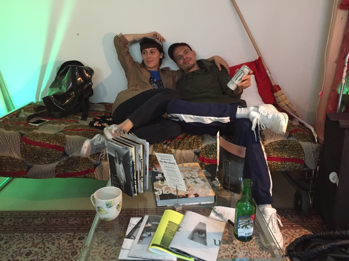 Hip Hip Library, Besuch von message salon embassy Resident Rafał Pierzyński