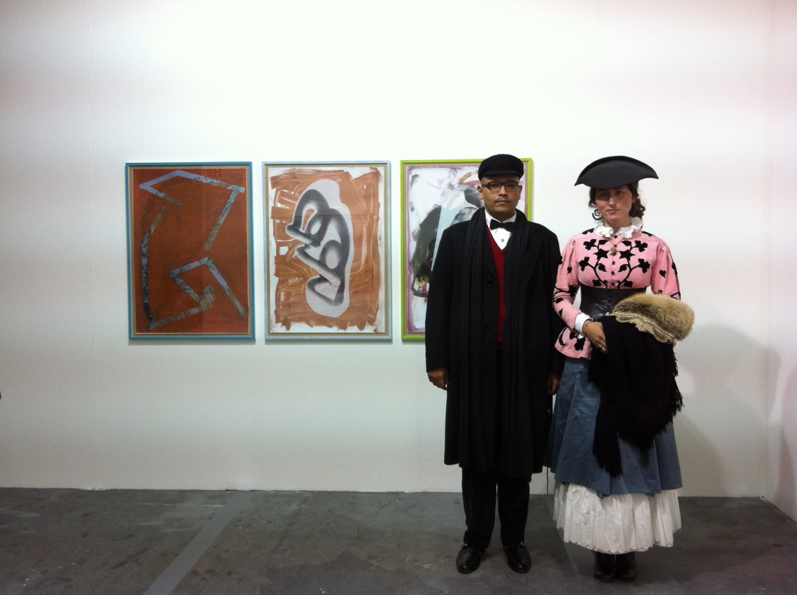 Installationsansicht mit Messebesuchern