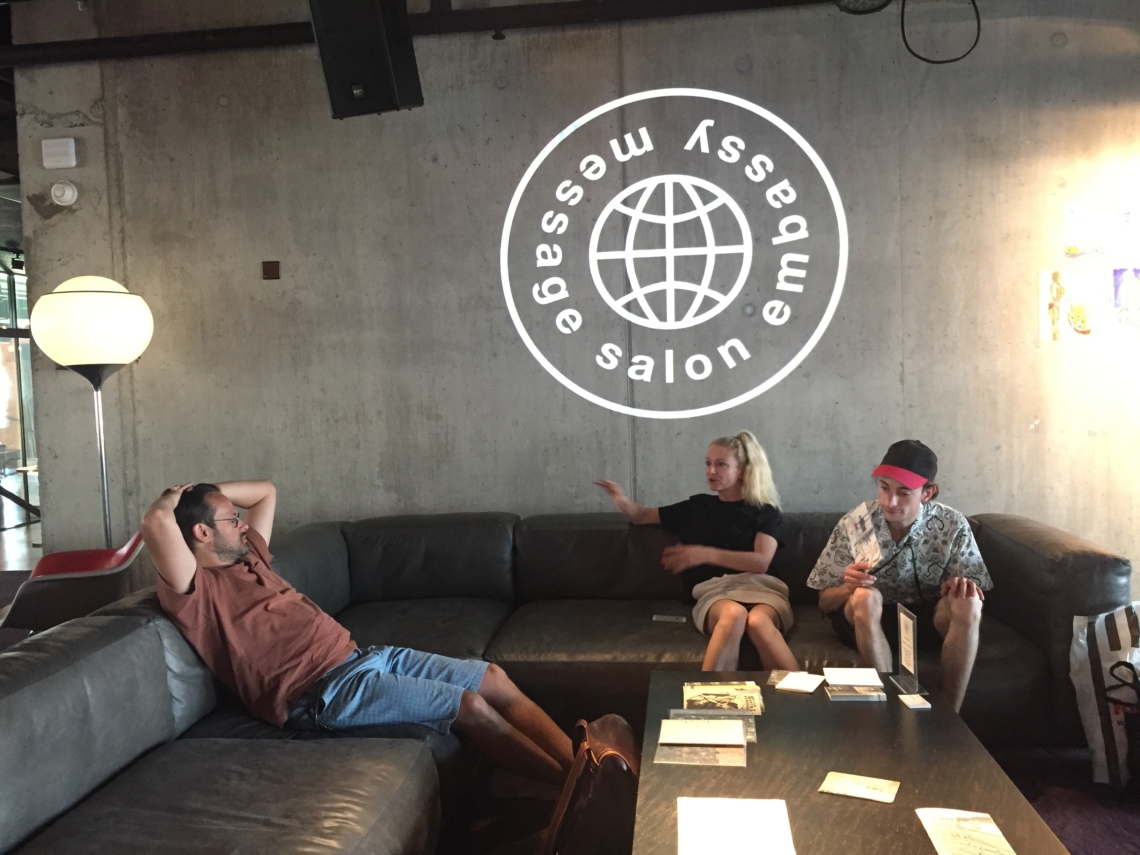 Sonntag in der message salon embassy Ausstellung Anna Lukashevsky und Maria Pomianksy, im Komsos