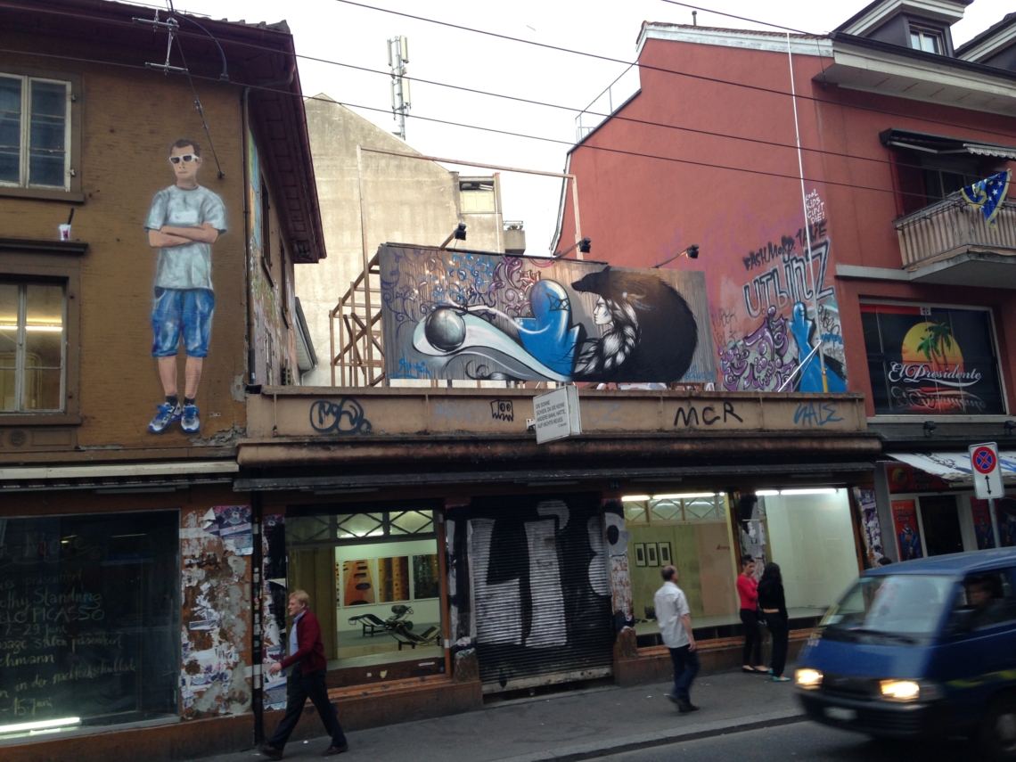 Billboard von Lisa Looser und Shamsia Hassani, Perla-Mode, Langstrasse