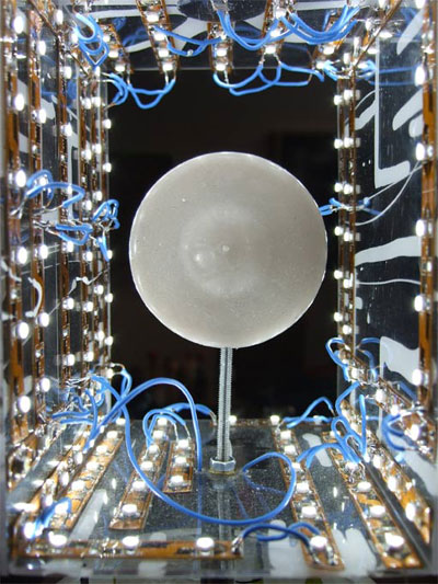 Peter Lynen: "Black Aspirine", 2010
Leucht Objekt, 30 x 25 x 50 cm, Detail