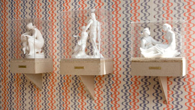 Divo-Vectomov: v.l.n r. Der Sündelohn, Familie als Vorwand, Der Besserwisser, 2009 Porzellan