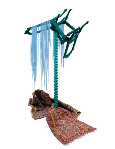 Maya Bringolf: ohne Titel, 2010
Stühle, Teppich, Kunsthaar, Emaillack, Holz, Stahlarmierung