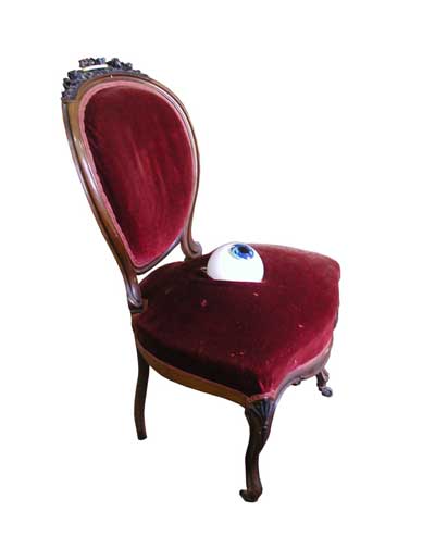 Maya Bringolf: ohne Titel, 2010
Stuhl, Glasauge